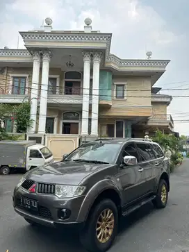 Pajero exceed diesel 2010 matic istimewa harga cash jual cepat bu