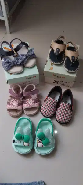 Take all sendal sepatu anak 1-2th seperti baru