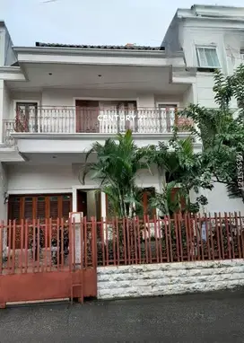 Rumah Lokasi Strategis Disewakan Di Pondok Indah