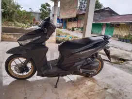 Di jual motor honda vario, seken barang mulus.