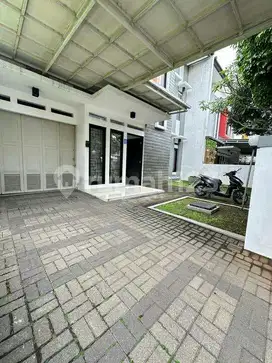 Dijual rumah bagus 2 lantai di Batununggal Indah