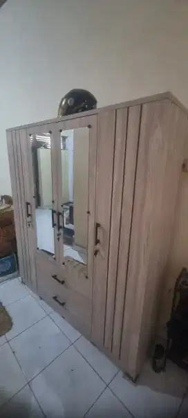 Lemari kondisi masih mulus