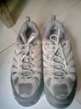-sepatu gunung merk NORTH FACEL ORIGINAL
-size 41/42