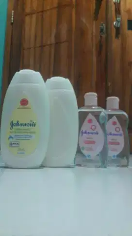 Johnson baby oil dan cream