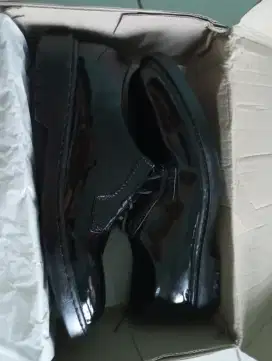 Sepatu security