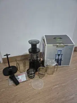 HUROM SLOWJUICER HAA LBE17 kondisi sangat mulus, tanpa minus