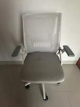 Kursi kantor minimalis