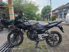 Bajaj pulsar 220 cc Pajak hidup B Depok bonus Box Givi
