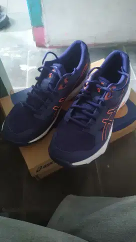 Sepatu Assic gel rocket 11