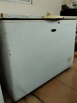 Freezer Box F-300 Merk Frigigate