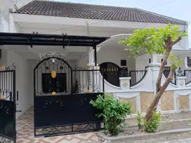 DIKONTRAKKAN RUMAH DI PERUMAHAN KEBRAON (PAS DEPAN SMPN 24 SBY)