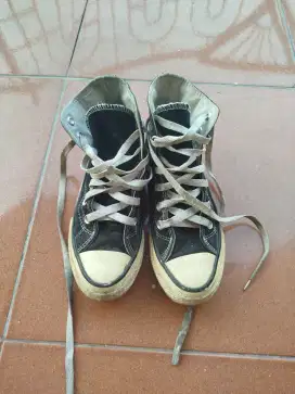 Sepatu second converse high 36