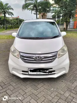 Dijual mobil Honda Freed SD 2013