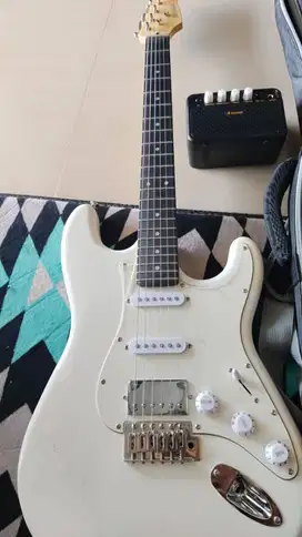 Dijual Gitar Downer Jual karna Hampir tidak permah d pakai