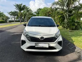 Daihatsu Sigra Manual 2023 Super low kilometer 2000 perak Plat Jatim