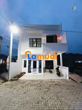 rumah mewah 2 lantai bergaya klasik di pusat kota depok yang asri