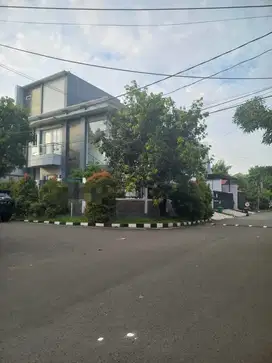 JUAL CEPAT! rumah baru 2 lantai  di pulomas hook