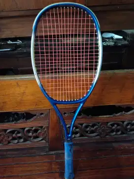 Raket tenis merk yonex