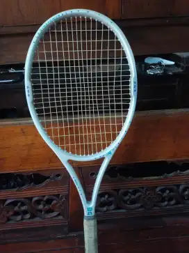 Raket tenis merk wilson