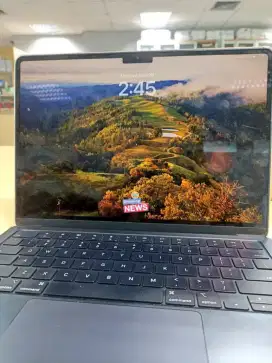 MACBOOK M2 8/256 GB