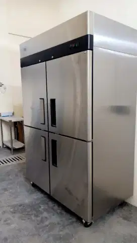 Upright chiller first cool 4 pintu