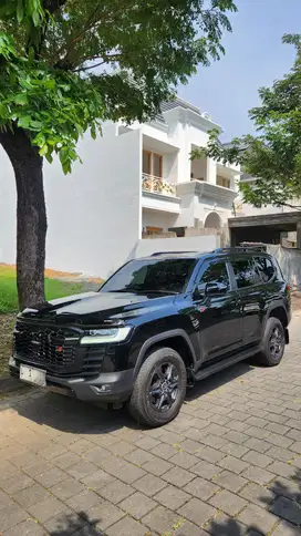 Toyota Land Cruiser 300 GR-S 2023, Plat 1 Digit Istimewa, Surabaya