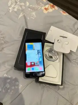 Dijual Iphone 7 Jetblack 128GB Lengkap Teregister