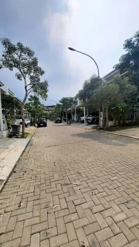 Rumah Resort Samping Taman Hook Cluster Harapan Indah Kt 3