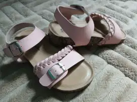 Sepatu sendal anak bekas