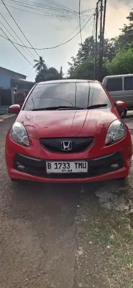Di jual honda brio e th 2014 mt