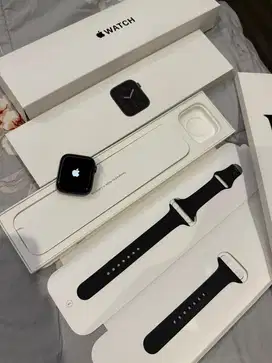 Dijual Apple Wath SE 1 Black 44MM Mulus Lengkap