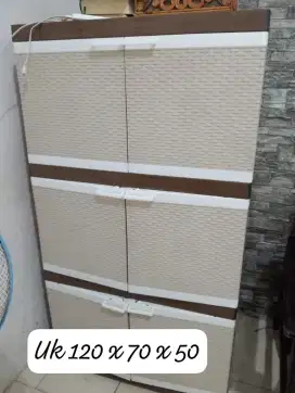 Lemari plastik  putih nego