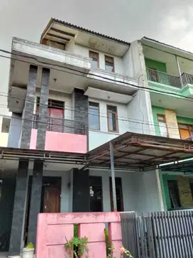 Dijual cepat Rumah Minimalis cantik siap huni, lokasi strategis di kom