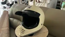 Helm JP Signature (warna cream)