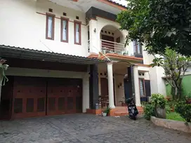 Rumah siap huni mewah 2 lantai di Jakarta Selatan Akses strategis