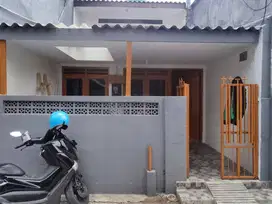 DISEWAKAN RUMAH 2 LANTAI PADEMANGAN SIAP HUNI BERSIH RAPI 3 Kamar