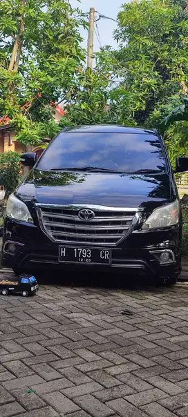 Di jual Inova type V Matic 2. 0bensin captain seat .