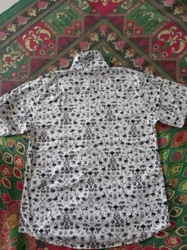 Baju Kemeja Warna Putih Corak