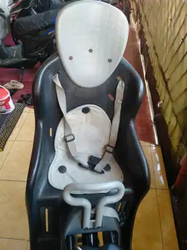 Boncengan sepeda