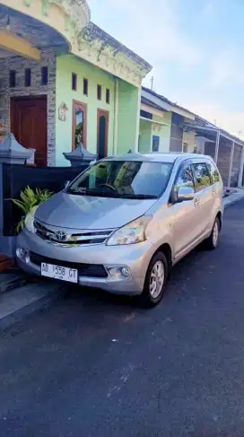 Toyota avanza G tahun 2013 warna silver