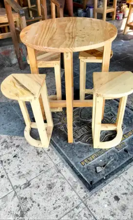 1 Set Meja Makan Bar dan 4 Kursi bar (Bisa Custom)