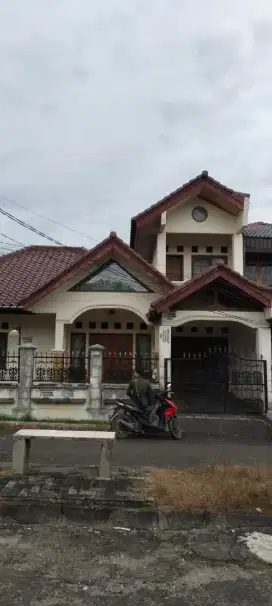 Rumah dijual cepat dibawah pasaran pamulang permai. Cash only