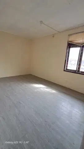 Rumah Tengah Kota Strategis di area Ciateul