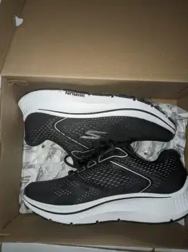JUAL SEPATU OLAHRAGA MERK SKECHERS