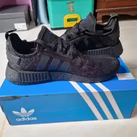 Shoes adidas NMD R1 blk size 45