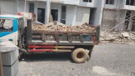 Buang puing sampah bangunan