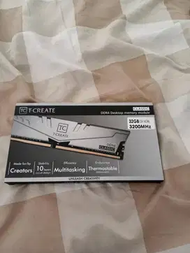 Dijual cepat TEAM T-CREATE CLASSIC 32GB Kit (16GBX2) DDR4