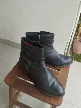 Sepatu boot wanita kulit sapi asli