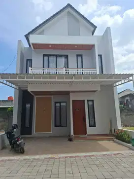 Di jual rumah pesen bangun cluster dua lantai di Makamhaji Kartasura