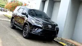 TOYOTA FORTUNER VRZ 2.8 GR SPORT AT HITAM 2022 LOW KM